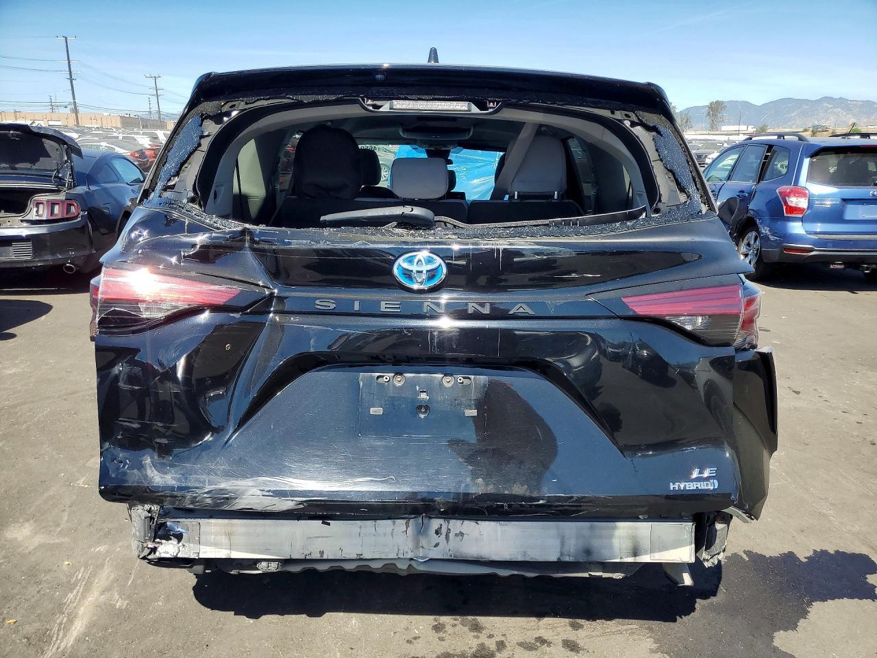 2021 Toyota Sienna Le 8-Passenger - Фото 6