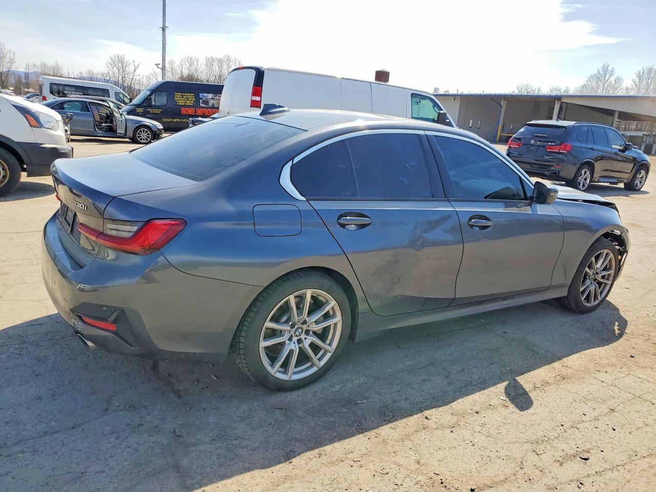 2019 BMW 330Xi - Фото 3
