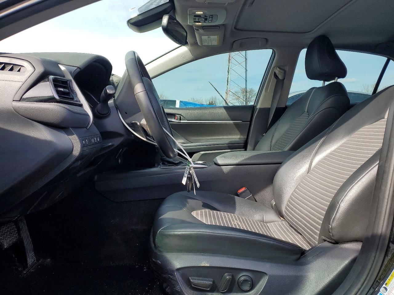 2022 Toyota Camry Se - Image 7