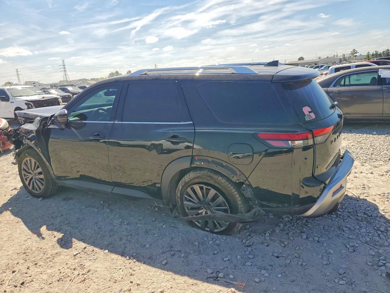 2022 Nissan Pathfinder Sl - Image 2
