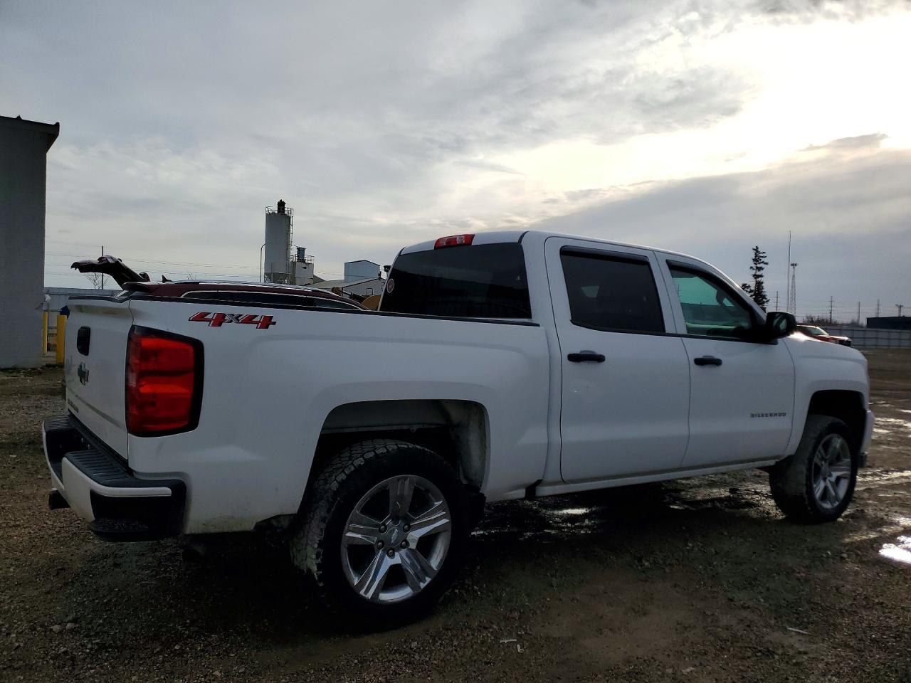 2018 Chevrolet Silverado K1500 Custom - Фото 3