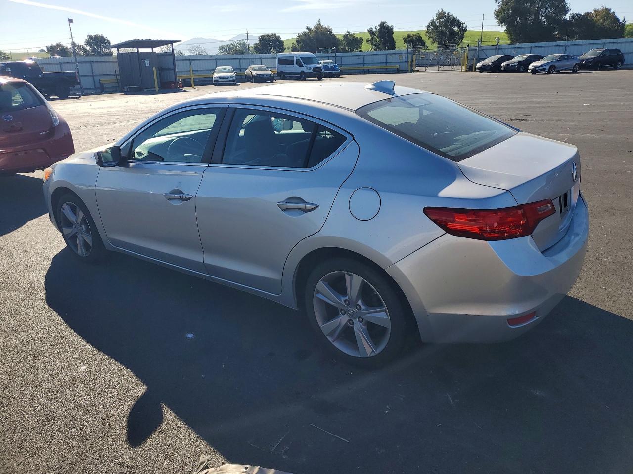 2015 Acura Ilx 20 Tech - Image 2