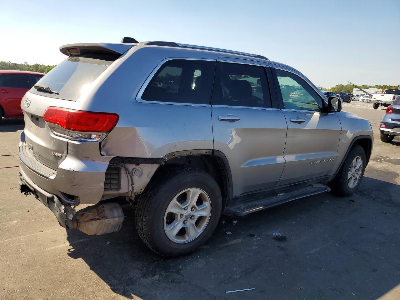 2015 Jeep Grand Cherokee Laredo - Image 3