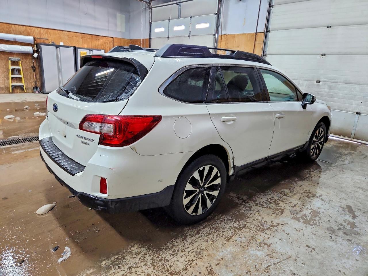 2017 Subaru Outback 3.6R Limited - Фото 3