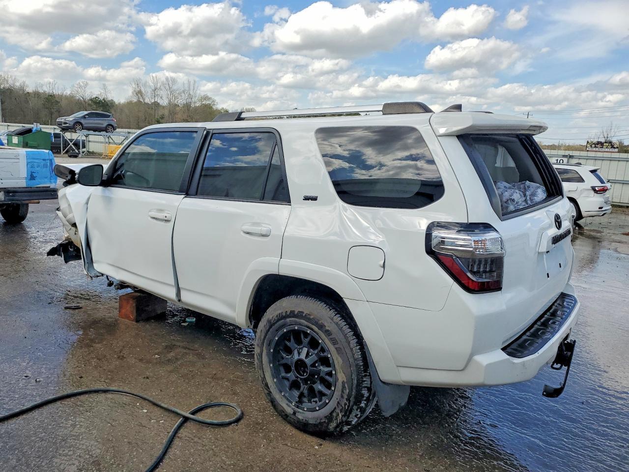 2022 Toyota 4Runner Sr5 Premium - Фото 2