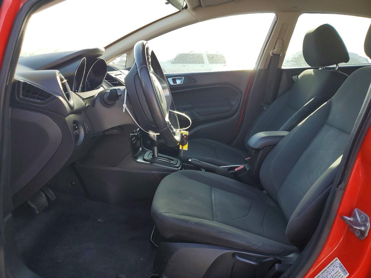 2015 Ford Fiesta Se - Фото 7