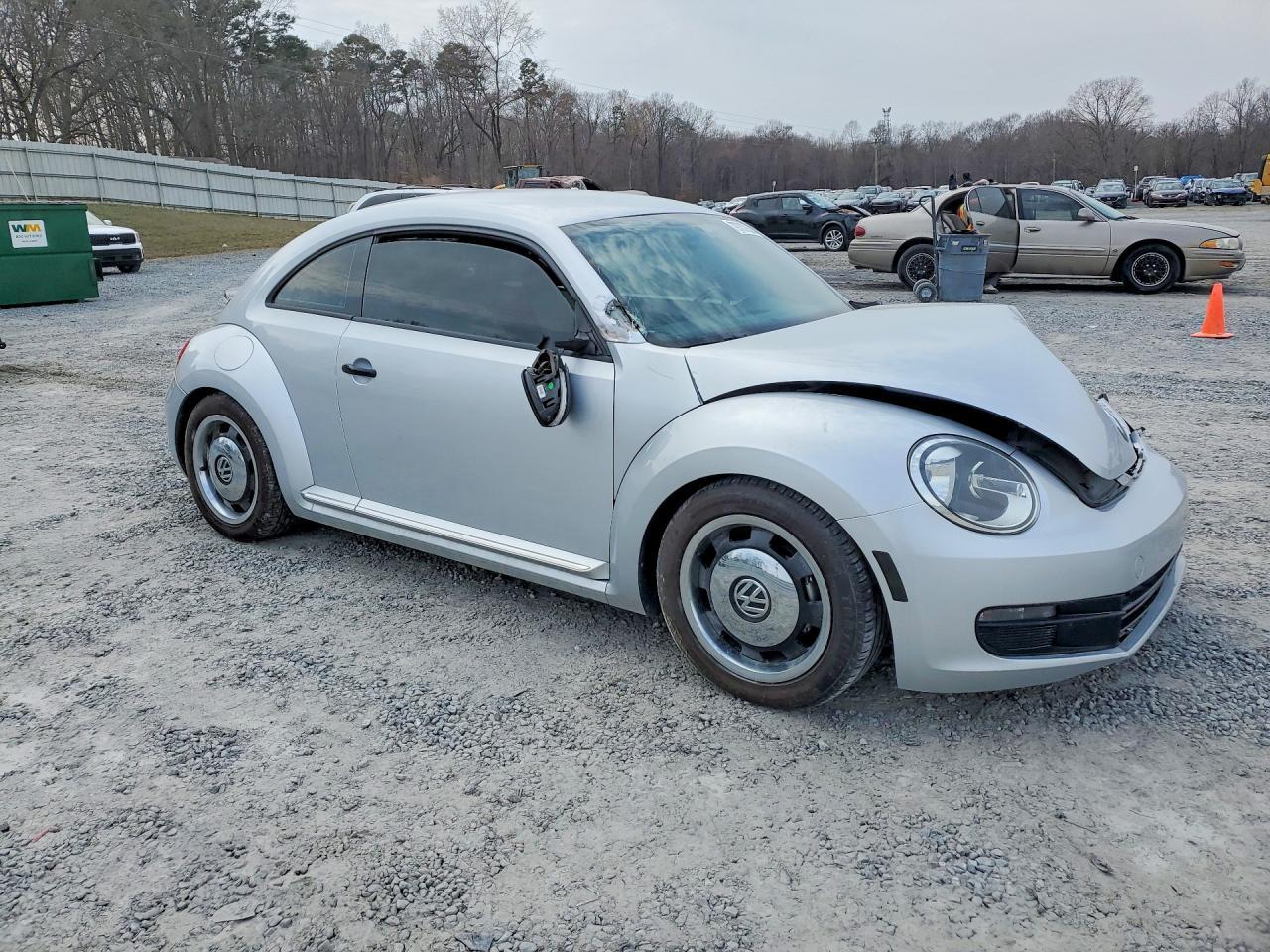 2015 Volkswagen Beetle 1.8T - Image 4