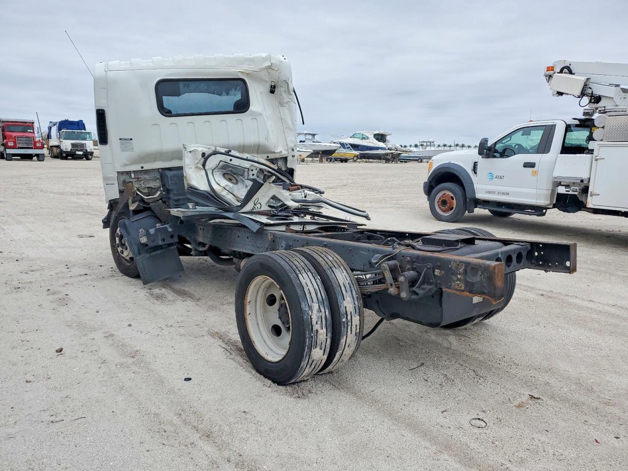 2015 Isuzu Npr Hd Truck Cab And Chassis - Image 3