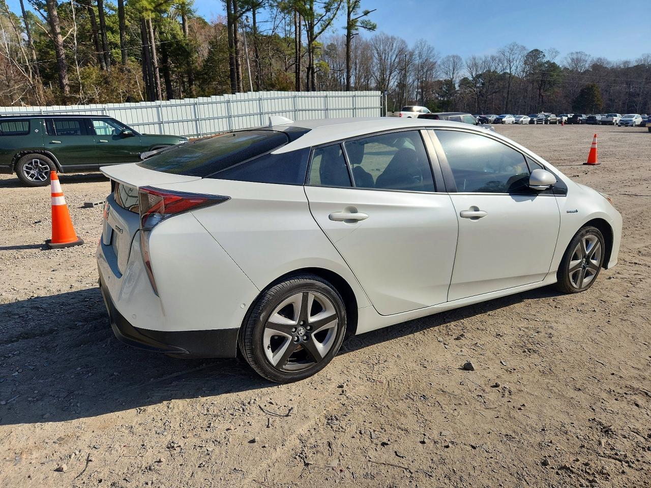 2017 Toyota Prius Four Touring - Фото 3
