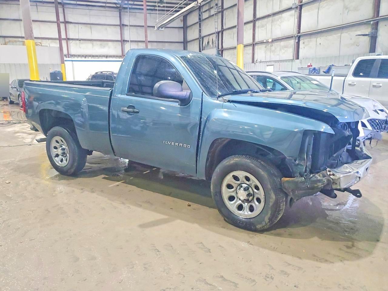 2013 Chevrolet Silverado C1500 - Image 4