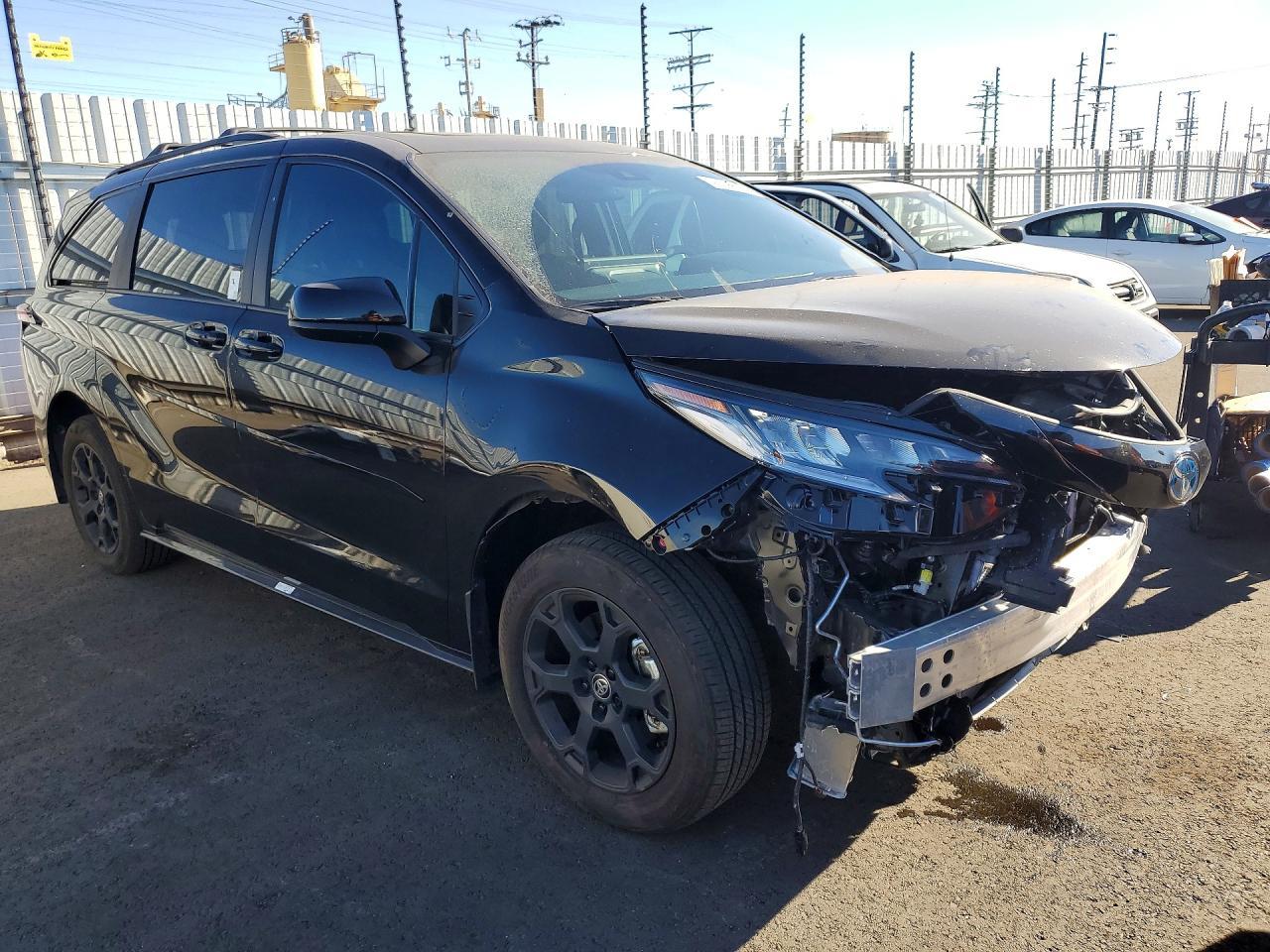 2025 Toyota Sienna Woodland Edition - Фото 4