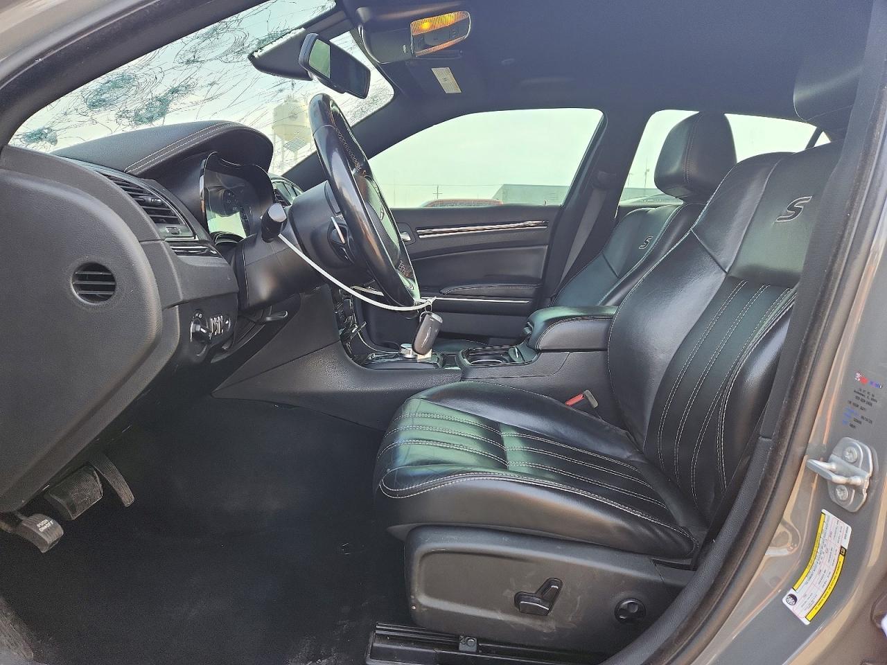 2019 Chrysler 300 S - Image 7