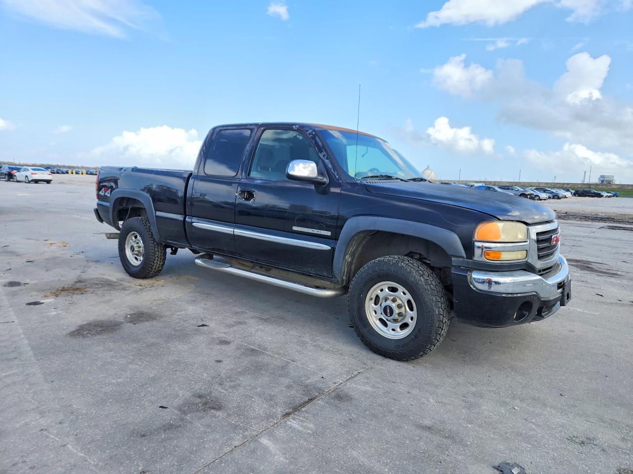 2005 GMC Sierra K2500 Heavy Duty - Image 4