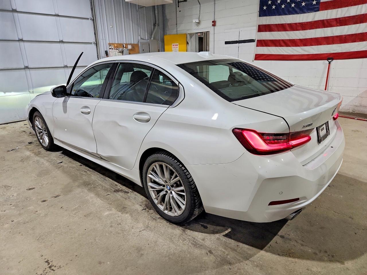 2024 BMW 330Xi - Фото 2