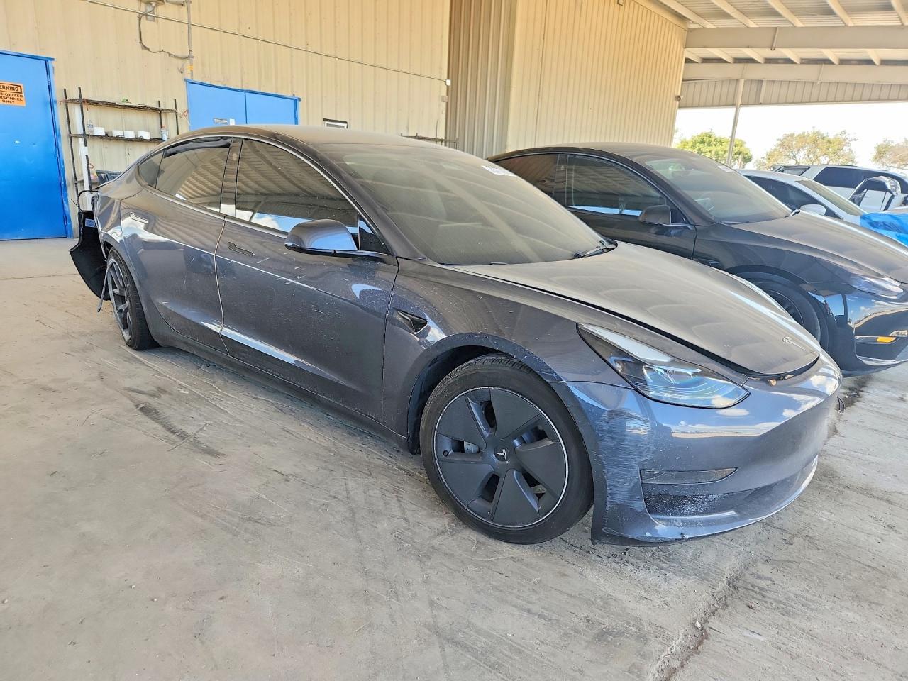2023 Tesla Model 3 - Image 4