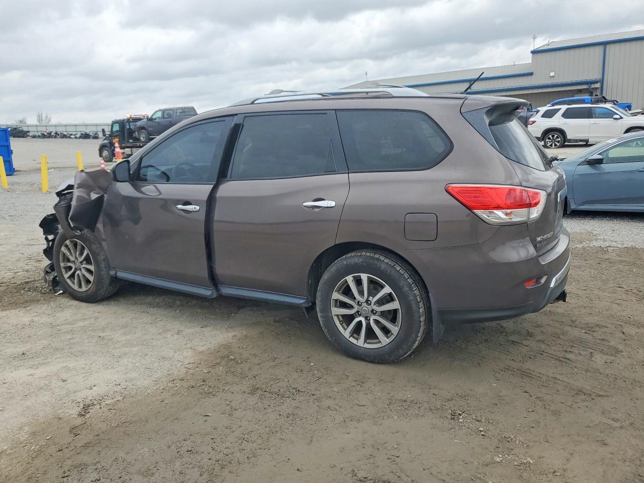 2015 Nissan Pathfinder S - Фото 2