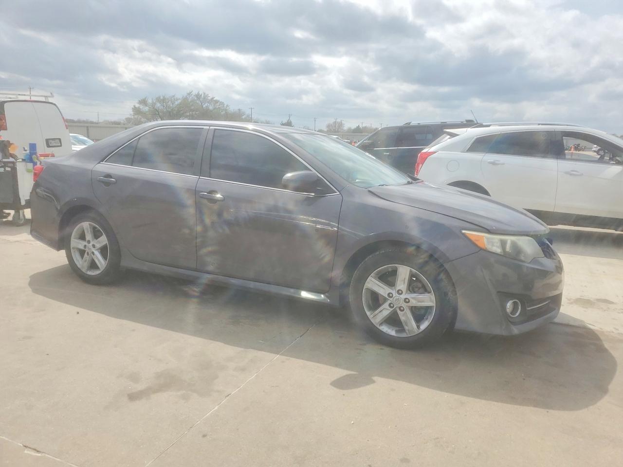 2014 Toyota Camry Se - Image 4