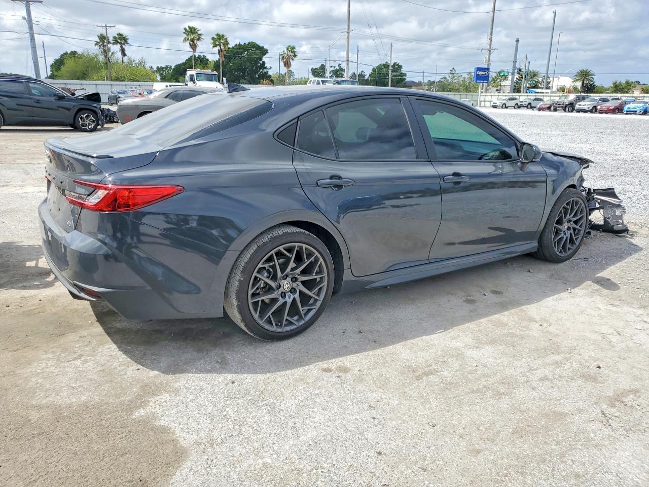 2025 Toyota Camry Se - Фото 3