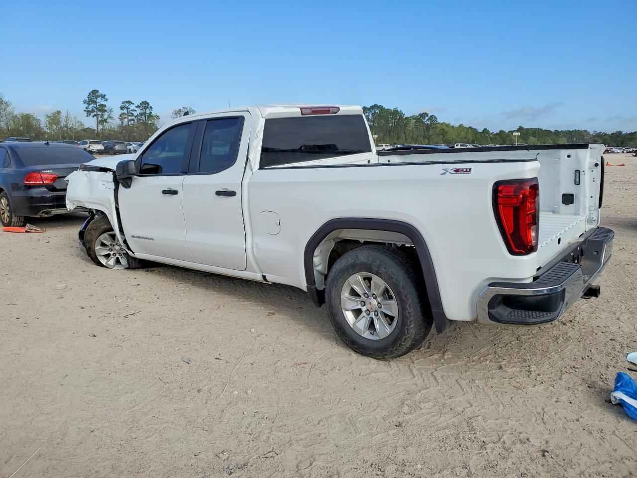2025 GMC Sierra K1500 - Image 2