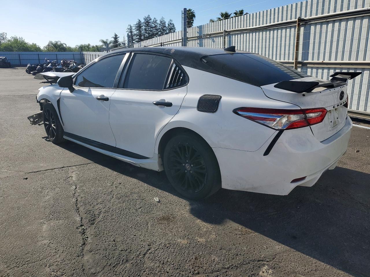 2020 Toyota Camry Se Nightshade - Фото 2