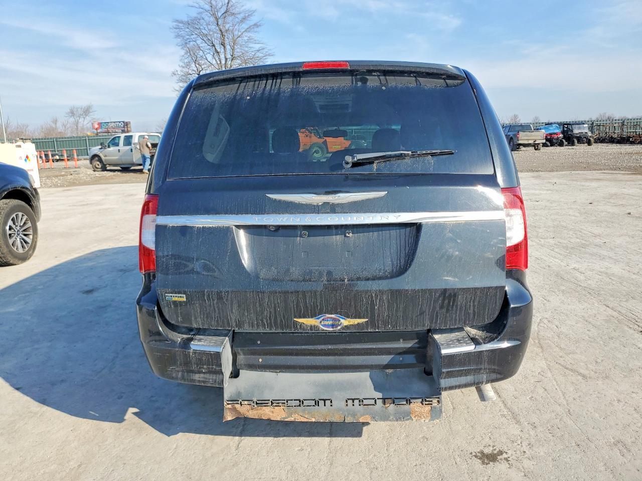 2012 Chrysler Town & Country Touring - Фото 6