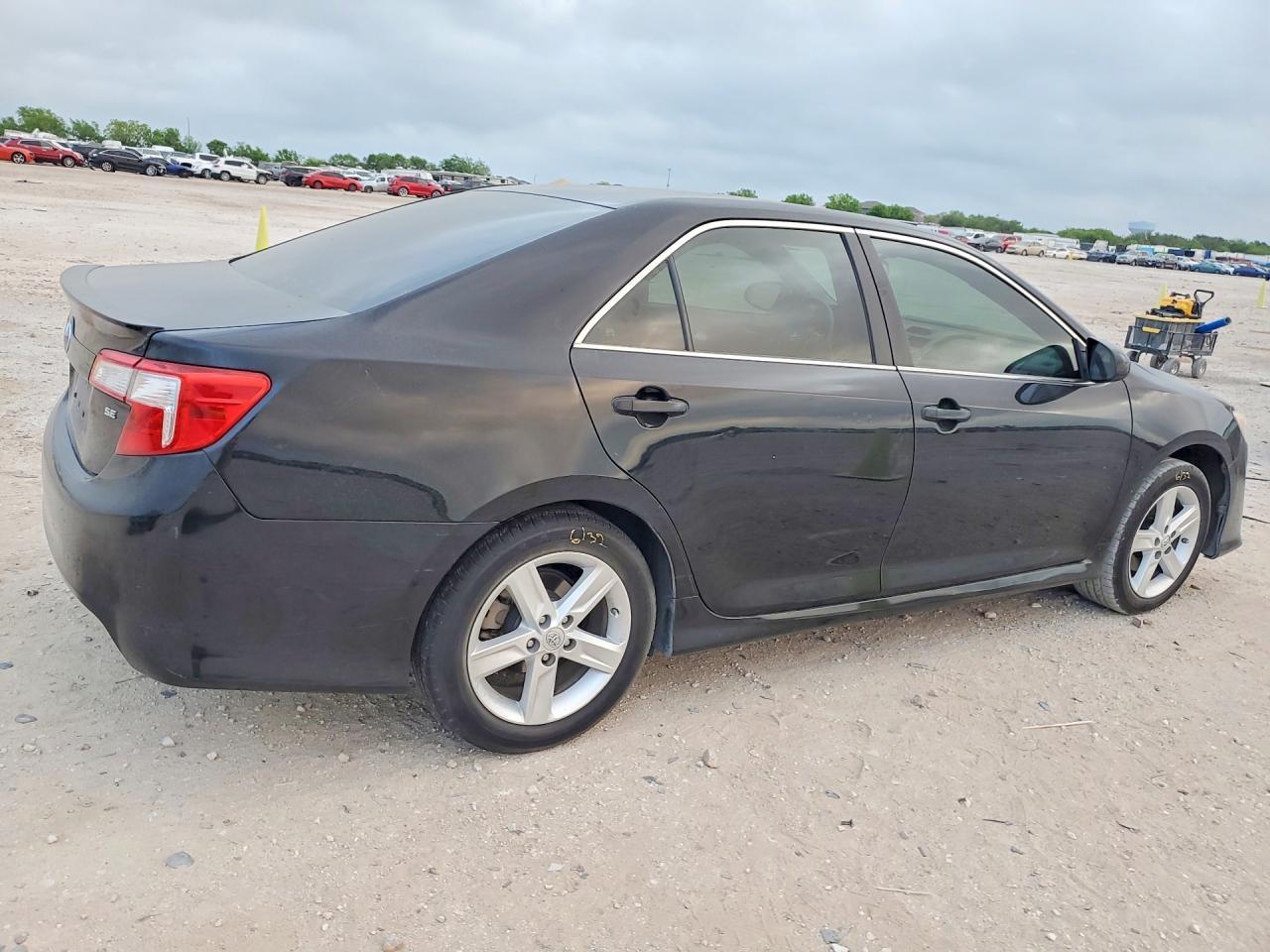 2014 Toyota Camry Se - Фото 3