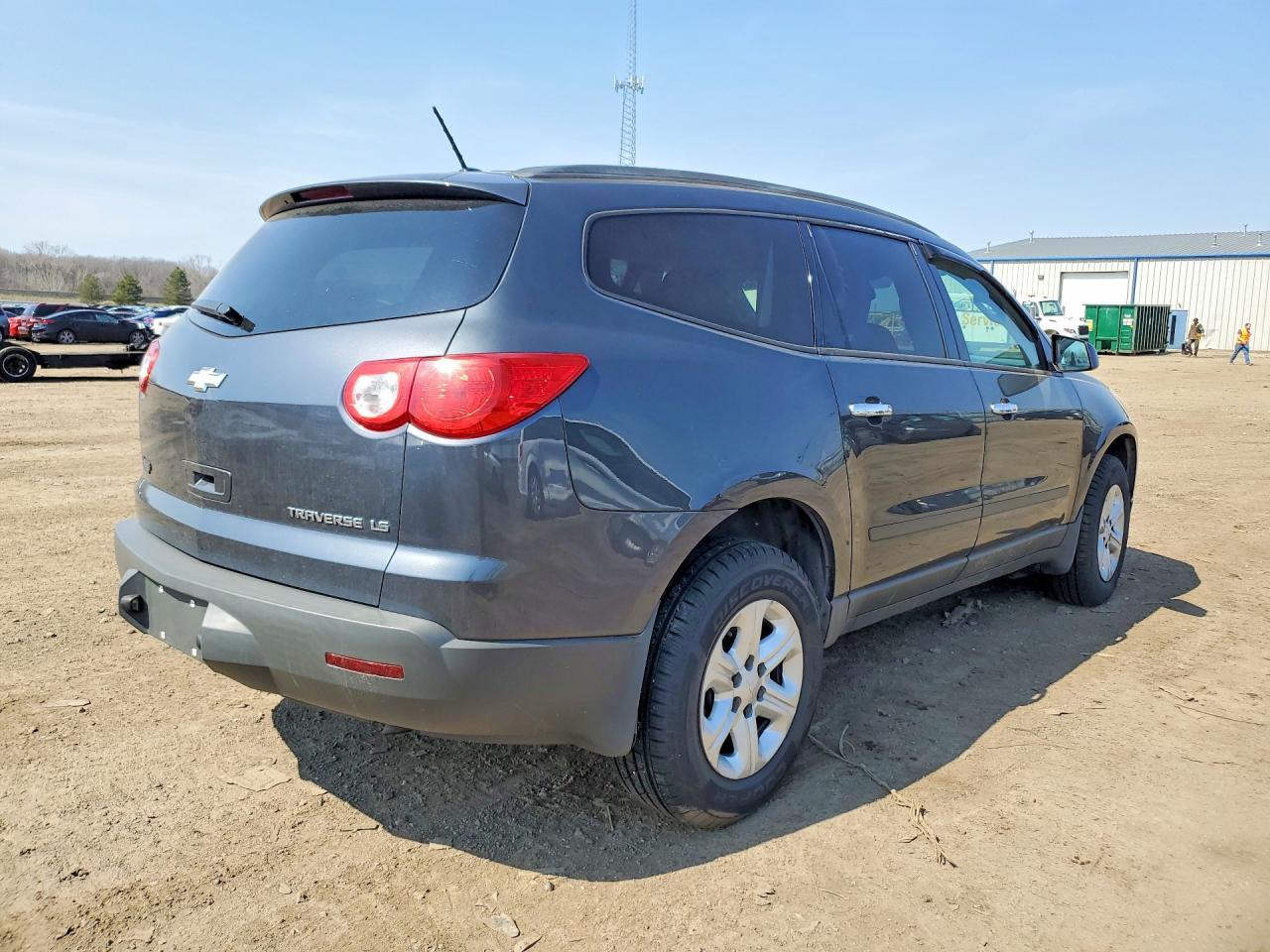 2011 Chevrolet Traverse Ls - Фото 3
