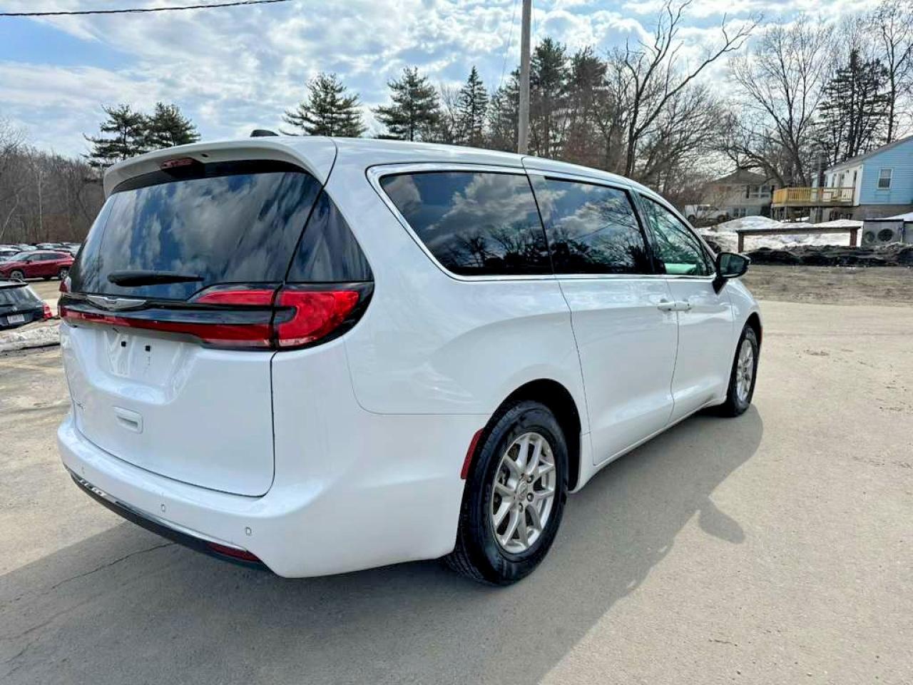 2024 Chrysler Pacifica Touring L - Фото 3
