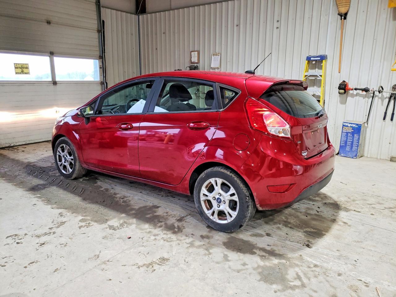 2015 Ford Fiesta Se - Фото 2