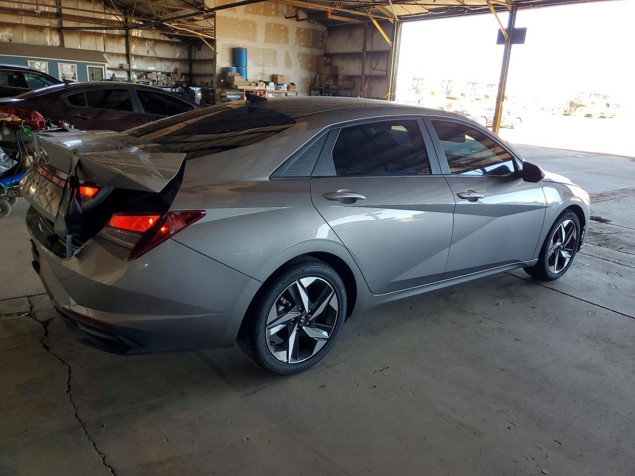 2023 Hyundai Elantra Sel - Фото 3