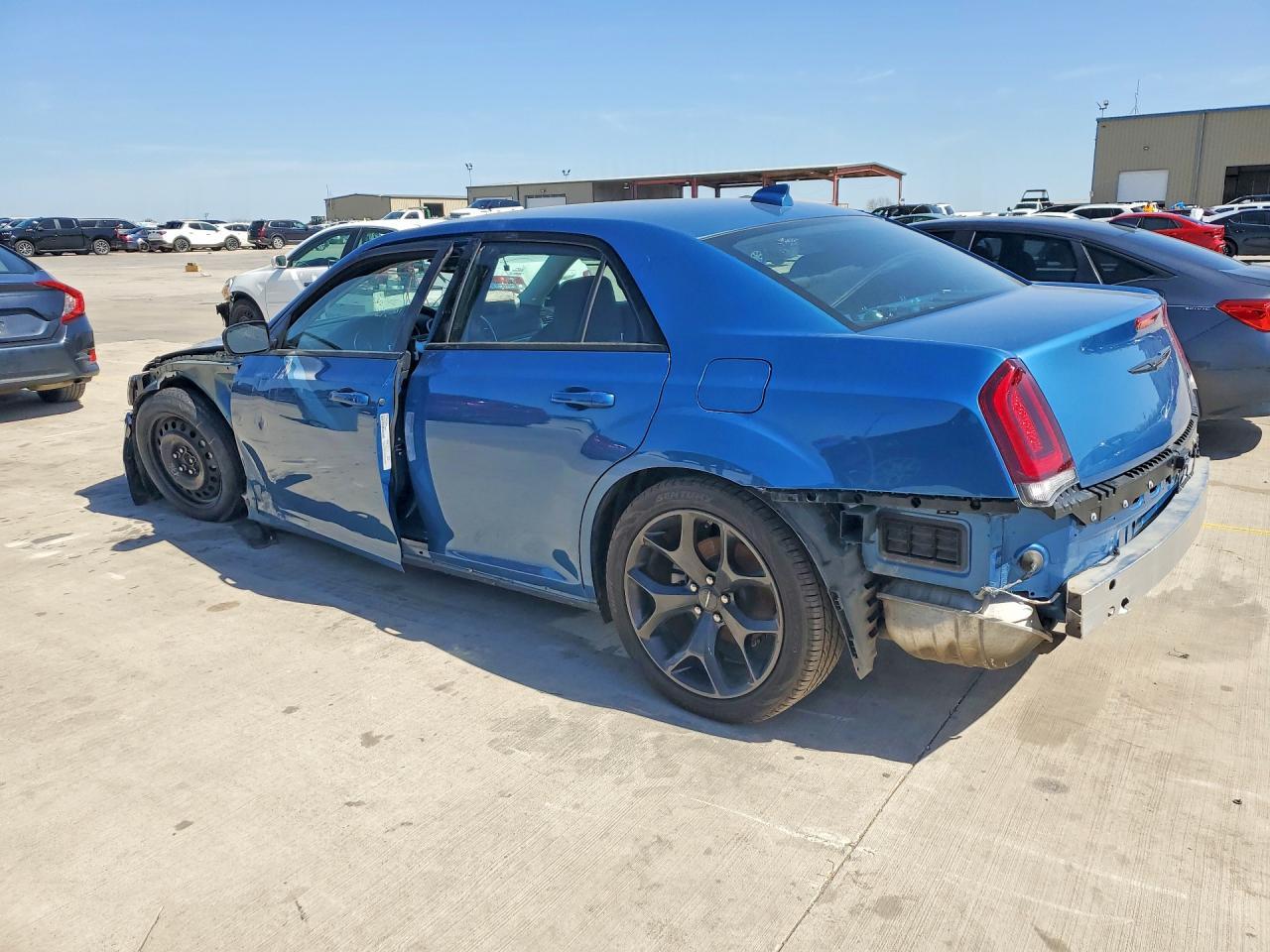2023 Chrysler 300 - Фото 2