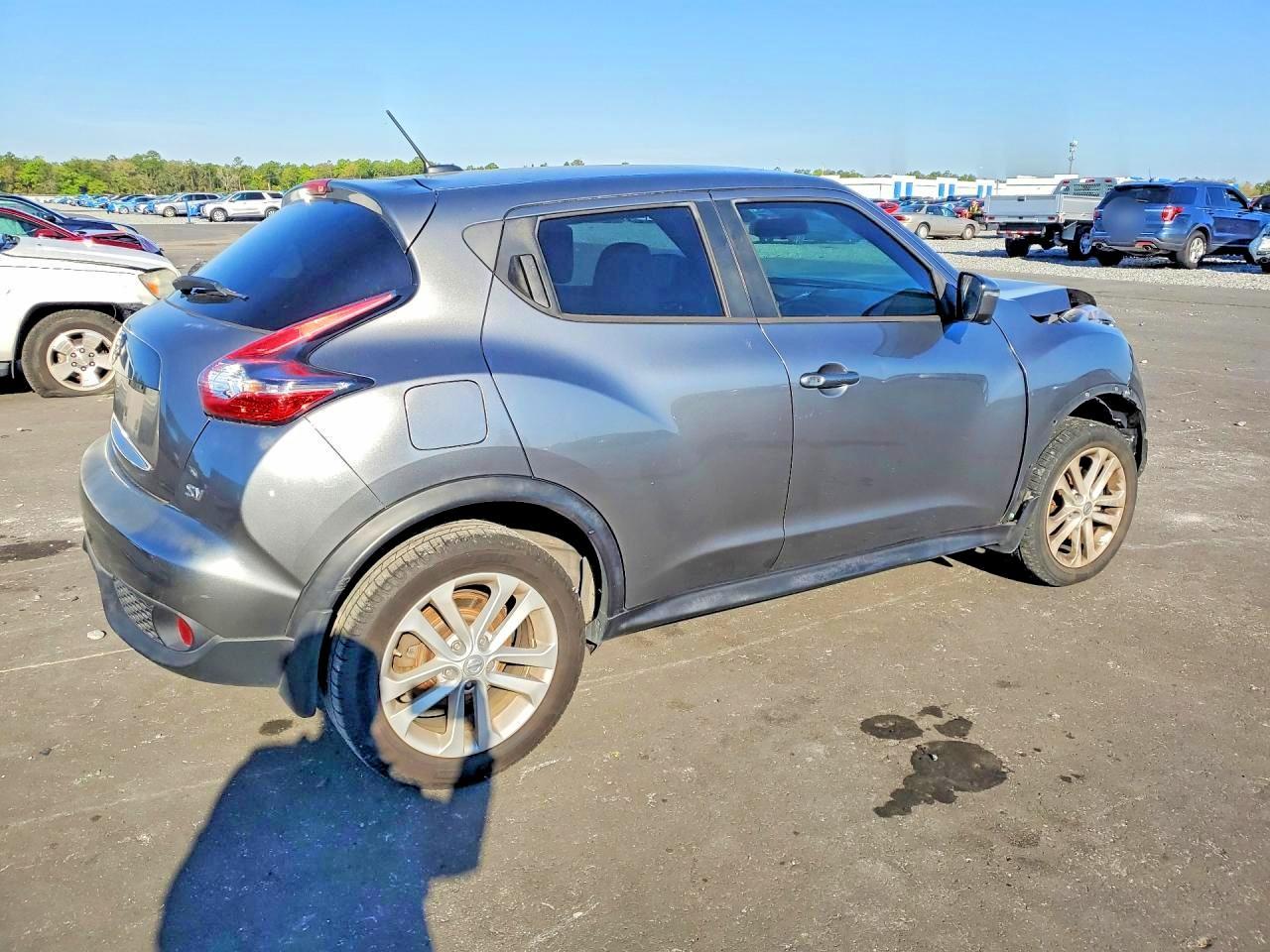 2015 Nissan Juke Sv - Image 3
