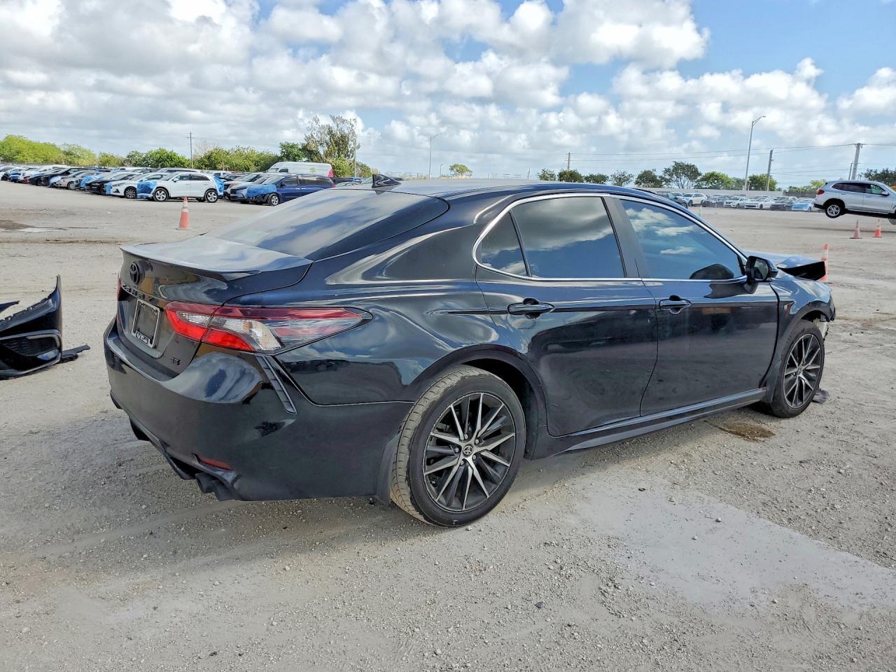 2024 Toyota Camry Se - Фото 3