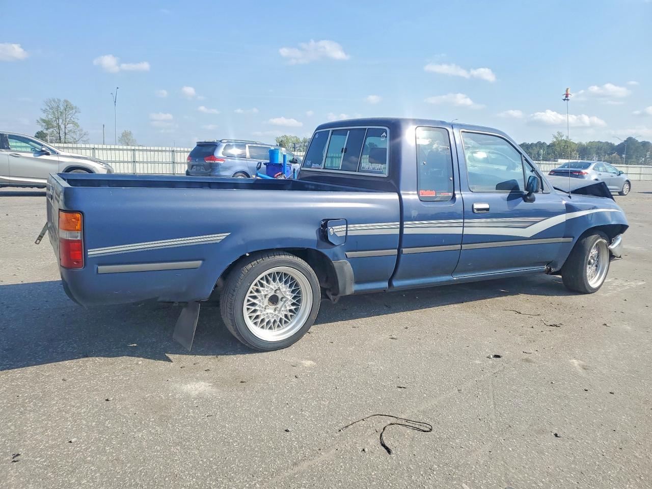 1990 Toyota Pickup Deluxe - Фото 3