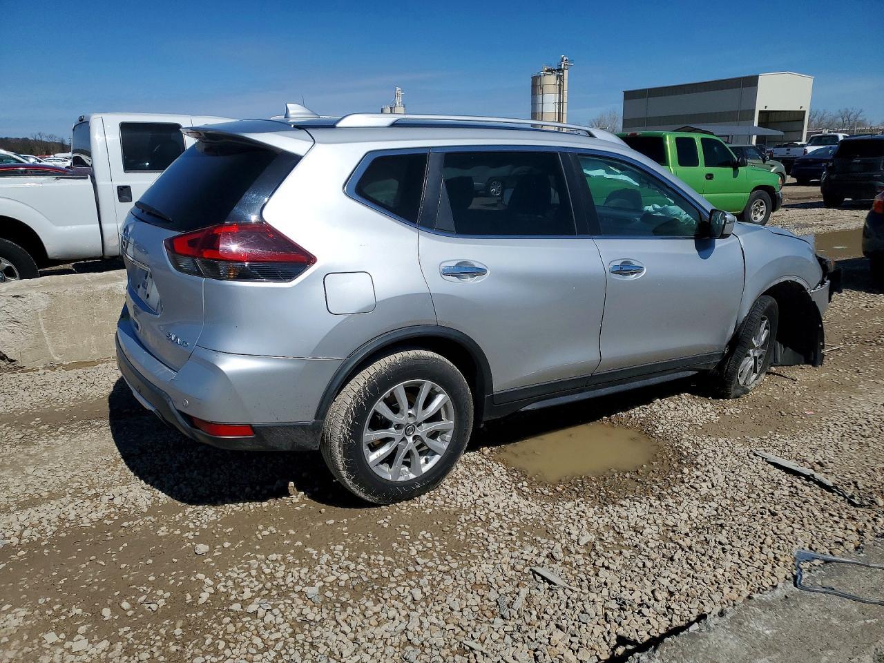 2020 Nissan Rogue Sv - Фото 3