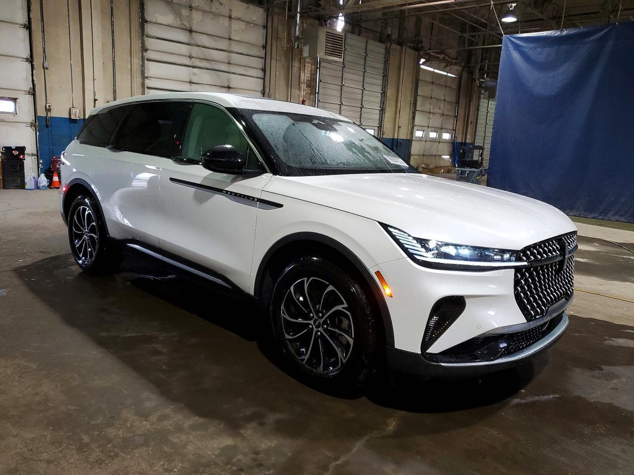 2025 Lincoln Nautilus Premiere - Image 4