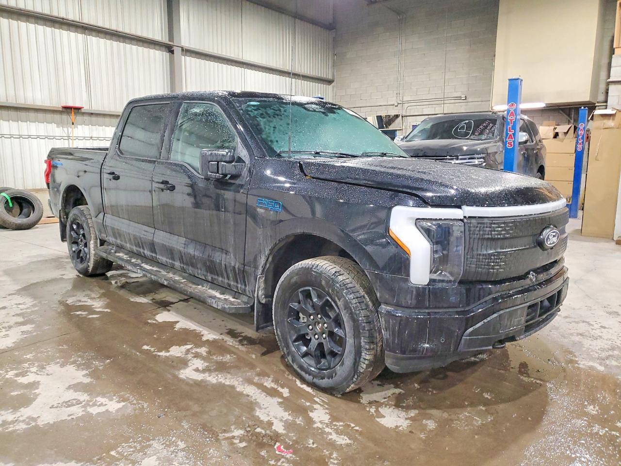 2025 Ford F150 Lightning Xlt - Фото 4