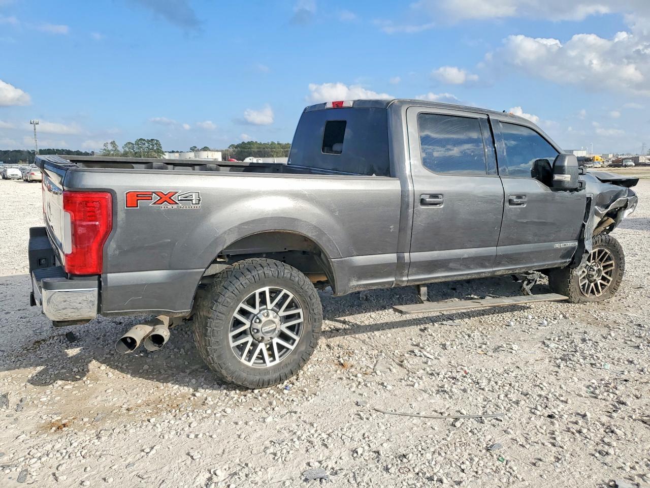2019 Ford F250 Super Duty - Фото 3