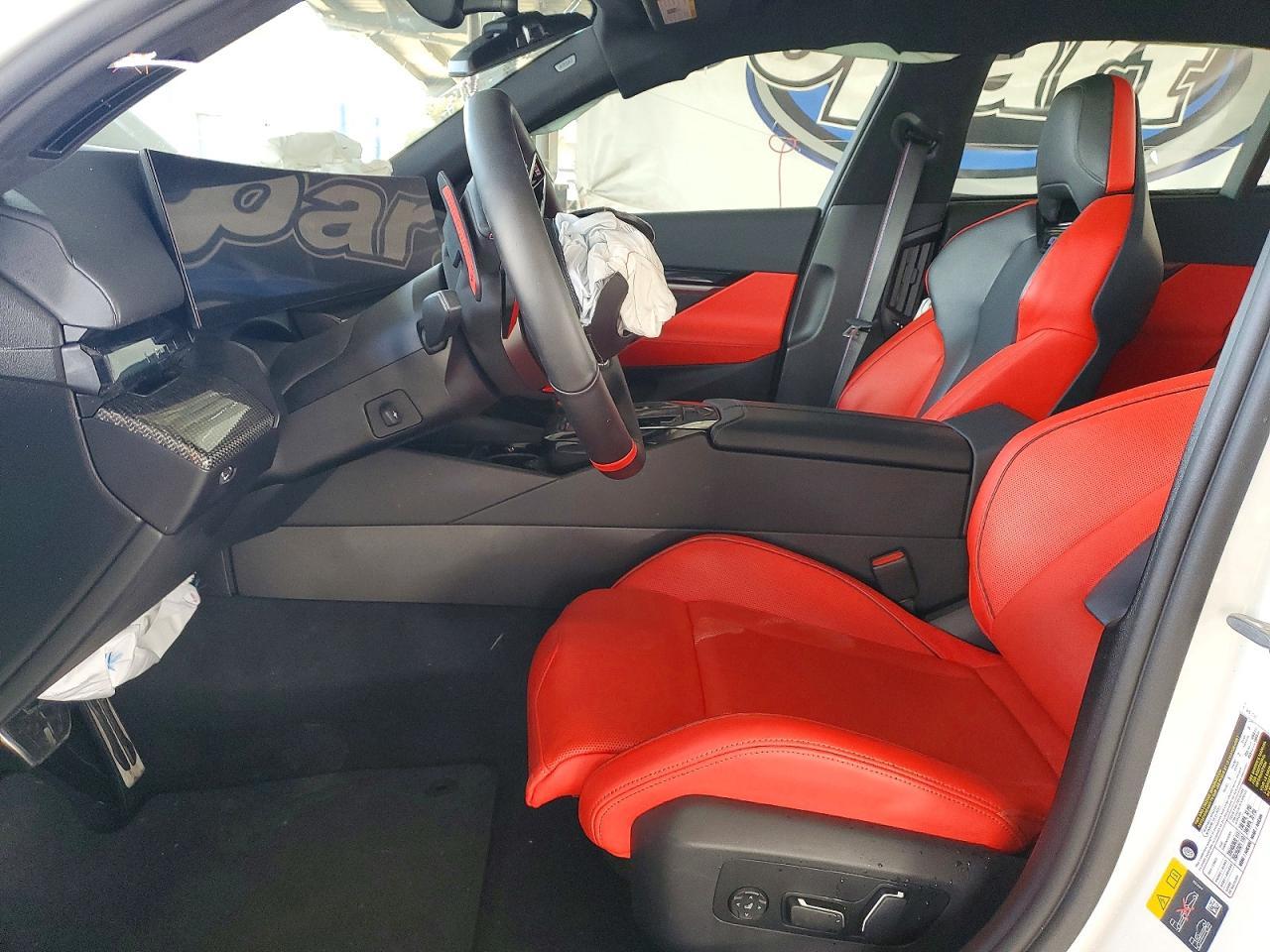 2025 BMW M5 - Фото 7