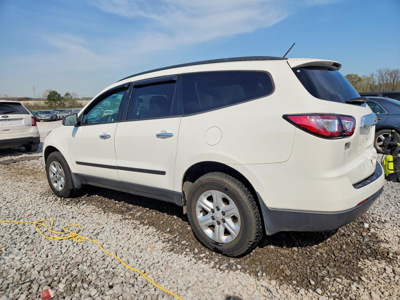 2015 Chevrolet Traverse Ls - Фото 2