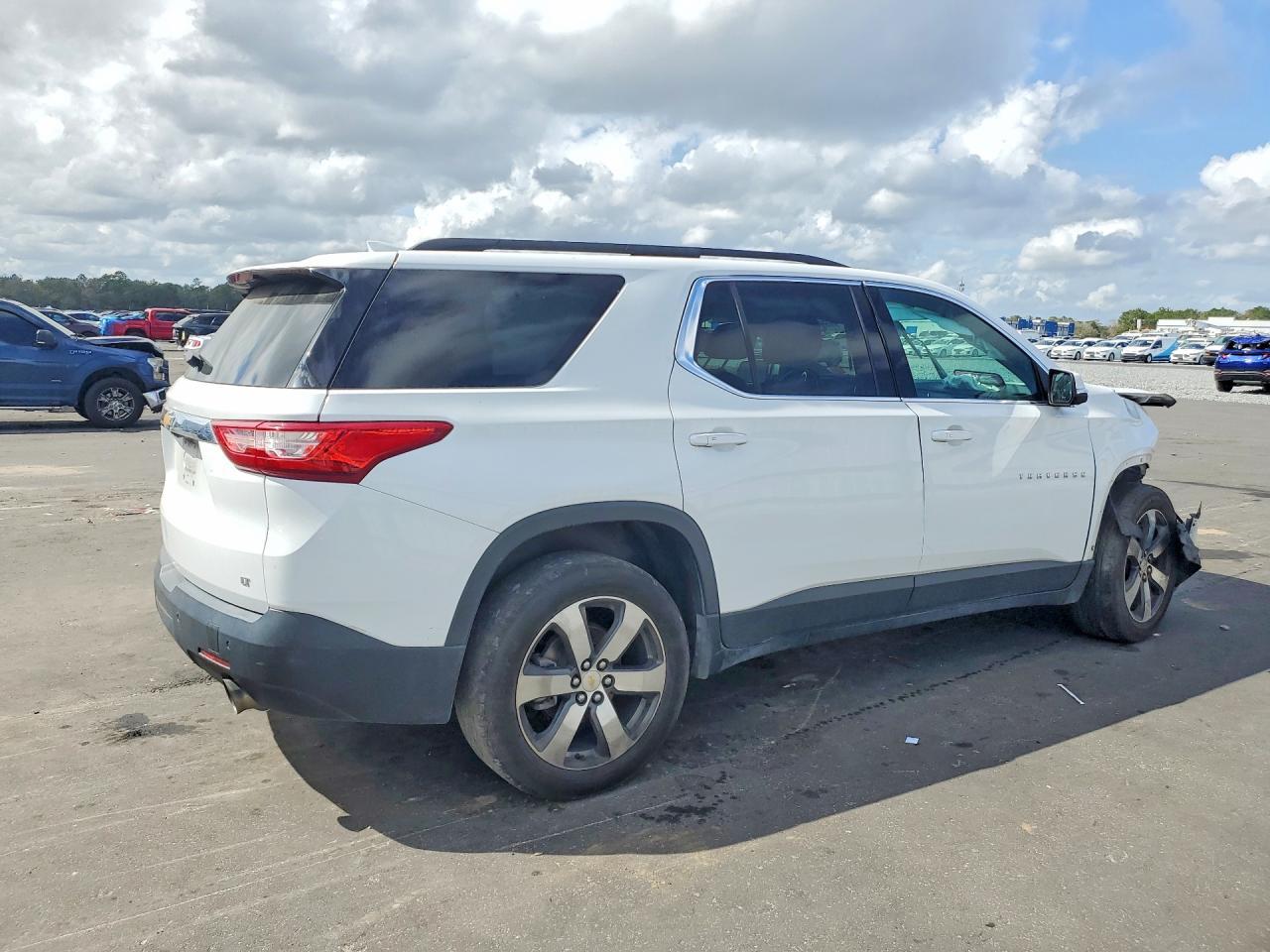 2021 Chevrolet Traverse Lt - Фото 3