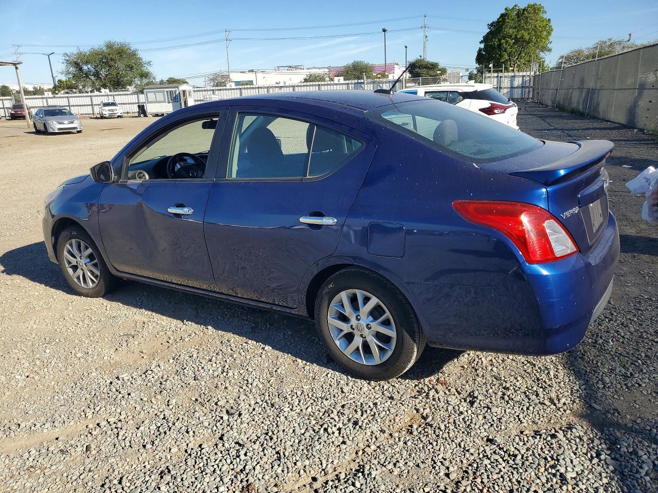 2018 Nissan Versa Sv - Фото 2