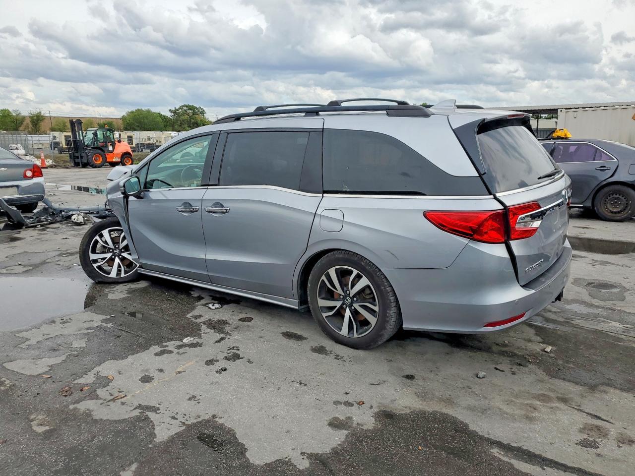 2019 Honda Odyssey Elite - Image 2