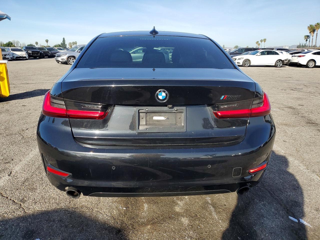 2022 BMW 330I - Фото 6