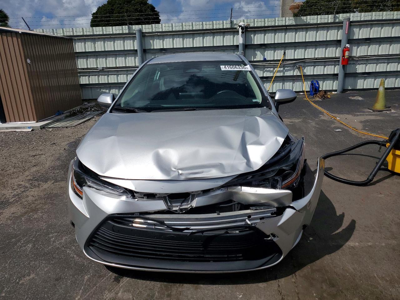 2023 Toyota Corolla Le - Image 5