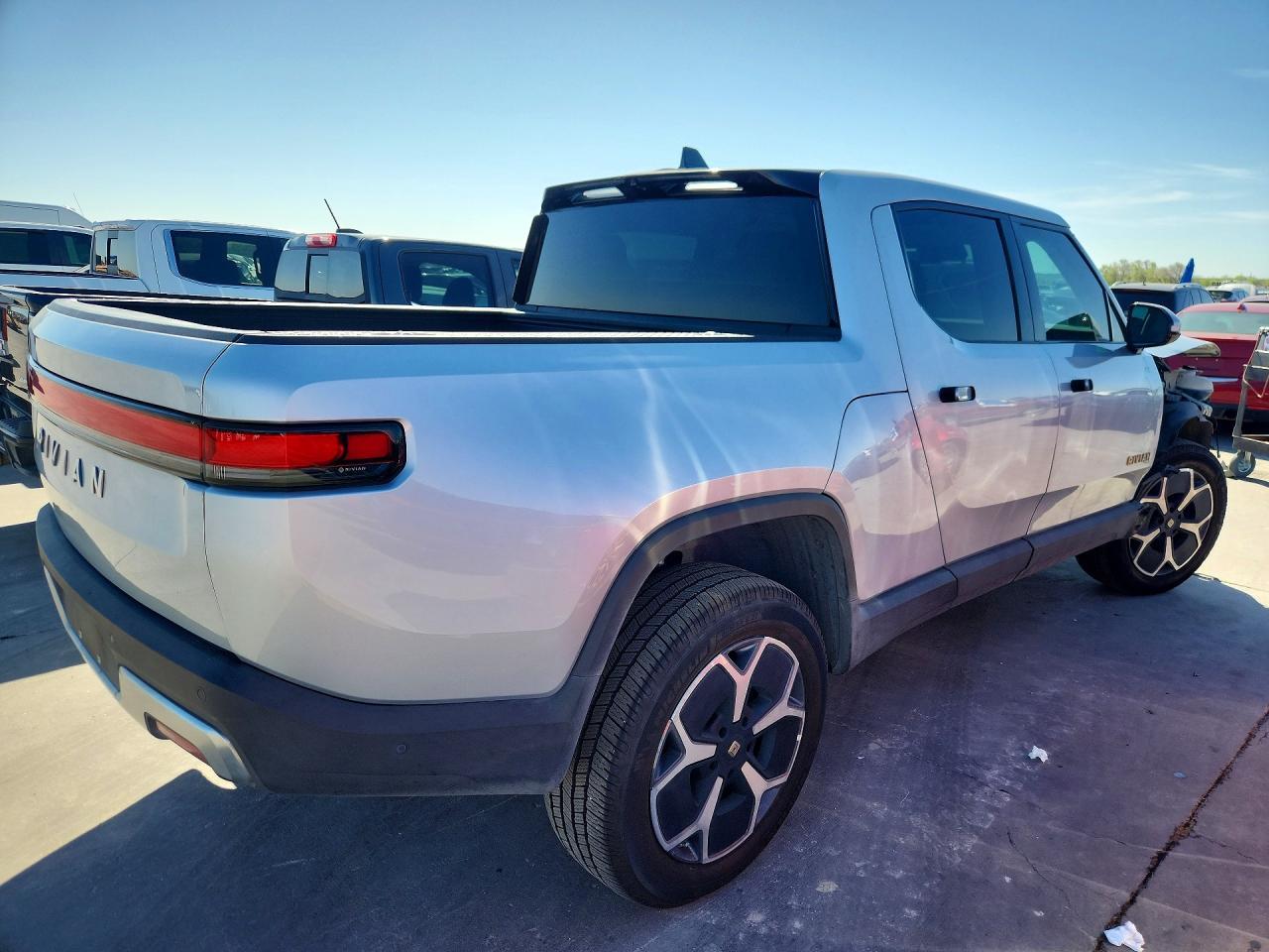 2023 Rivian R1T Adventure - Фото 3