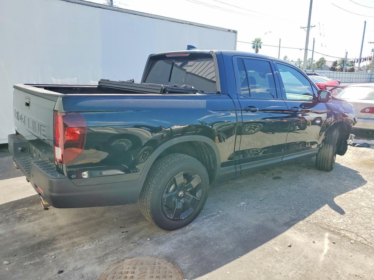 2025 Honda Ridgeline Black Edition - Image 3