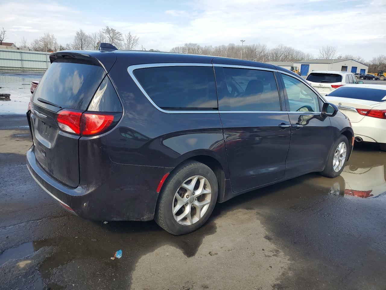 2017 Chrysler Pacifica Touring L - Фото 3