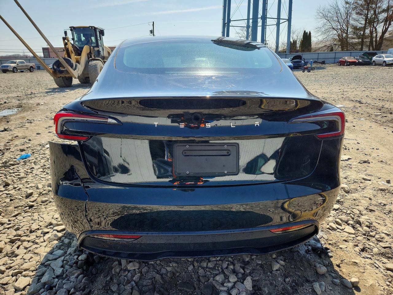 2025 Tesla Model 3 - Фото 6