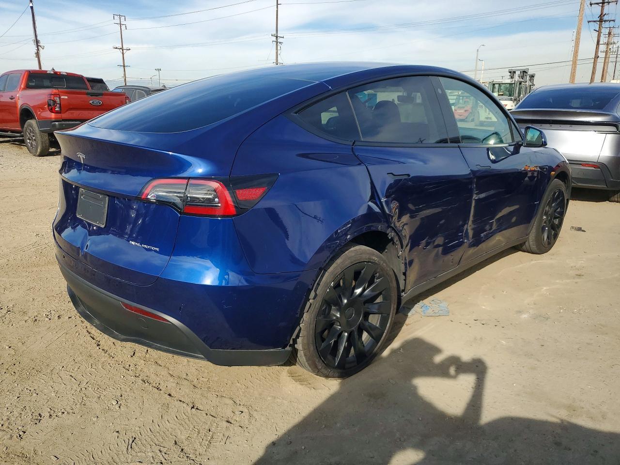 2023 Tesla Model Y - Фото 3